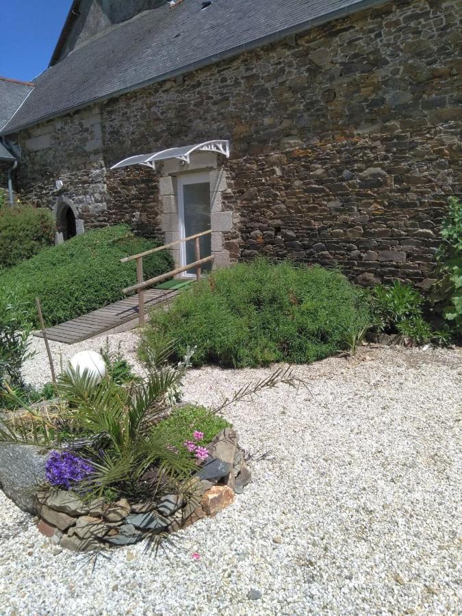 Le Rumain Hengoat Exterior photo