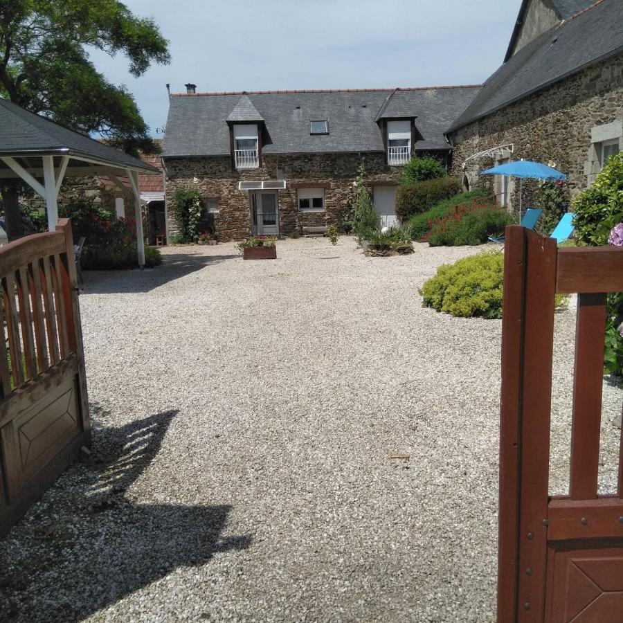 Le Rumain Hengoat Exterior photo